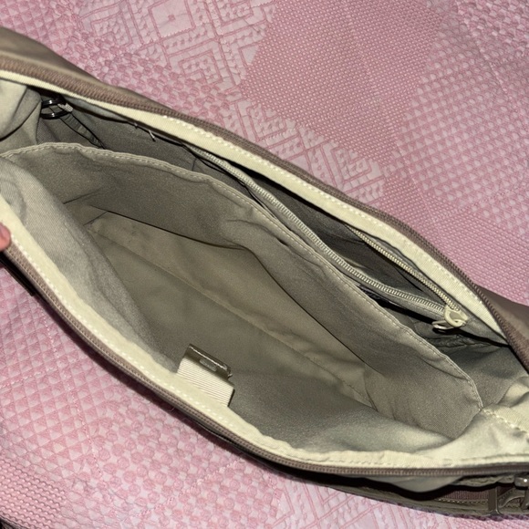 Pacsafe City Safe Tote - Picture 12 of 16